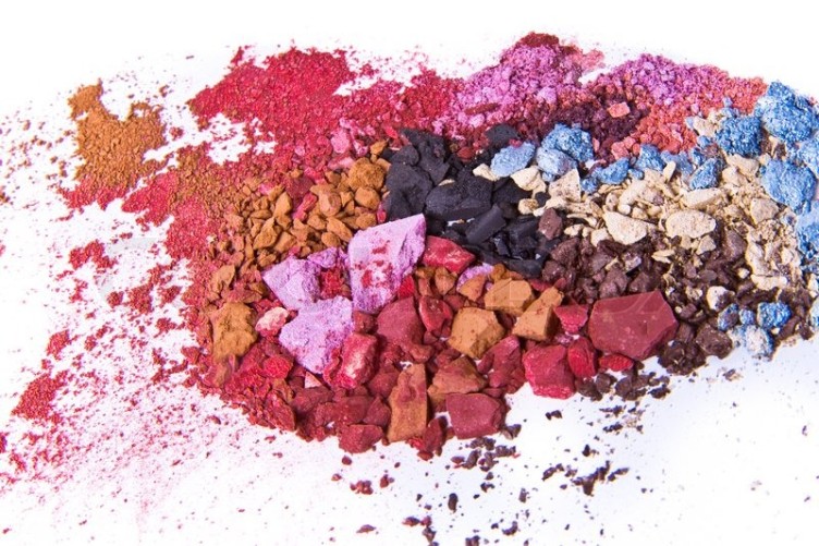 2876363-crushed-eyeshadow-on-white-background